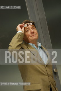 Pascal Sevran after an interview with Brice Depasse from Radio Nostalgie for Lire est un plaisir. La mélancolie des fanfares - Albin Michel
©Writer Pictures/Rosebud2