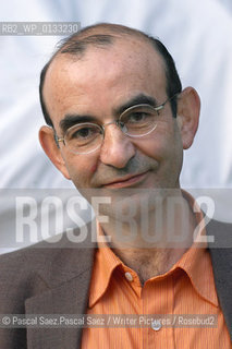 Palestinian writer and human rights lawyer Raja Shehadeh, author of When the Bulbul Stopped Singing,  his memoir of Ramallah under israeli occupation, at the Edinburgh International Book Festival 2004..Copyright©Pascal Saez.Pascal Saez/Writer Pictures/Rosebud2