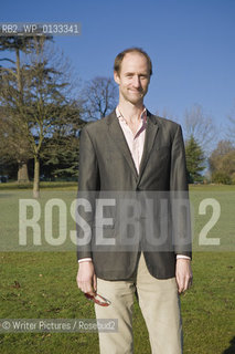 Clare Short former  Labour MP and member of Tony Blairs Cabinet at the Edinburgh International Book Festival 2005 CREDIT Geraint Lewis
©Writer Pictures/Rosebud2