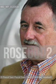 Writer Stuart Sim, author of Fundamentalist World: The New Dark Age of Dogma  at the Edinburgh International Book Festival 2004                              ..Copyright©Pascal Saez.Pascal Saez/Writer Pictures/Rosebud2