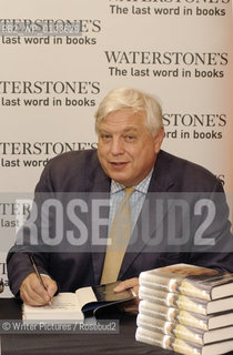 27/5/04.John Simpson at a book-signing after speaking at the University of East Anglia©Writer Pictures/Rosebud2