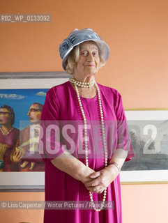 Bob Smith, who lectures on Shakespeare at the 92nd Street Y in  New York City..He is pictured here in his Wednesday afternoon class which is attended by people in age ranges from 60 to 102 ..copyright©Lisa Carpenter/Writer Pictures/Rosebud2
