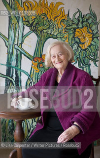Bob Smith, who lectures on Shakespeare at the 92nd Street Y in  New York City..He is pictured here in his Wednesday afternoon class which is attended by people in age ranges from 60 to 102 ..copyright©Lisa Carpenter/Writer Pictures/Rosebud2