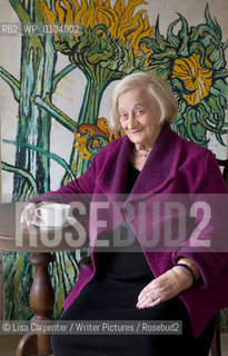 Bob Smith, who lectures on Shakespeare at the 92nd Street Y in  New York City..He is pictured here in his Wednesday afternoon class which is attended by people in age ranges from 60 to 102 ..copyright©Lisa Carpenter/Writer Pictures/Rosebud2