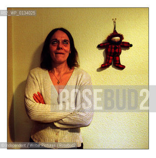 Sylvia Smith  author in her front room in Leytonstone  ..copyright©Independent/Writer Pictures/Rosebud2