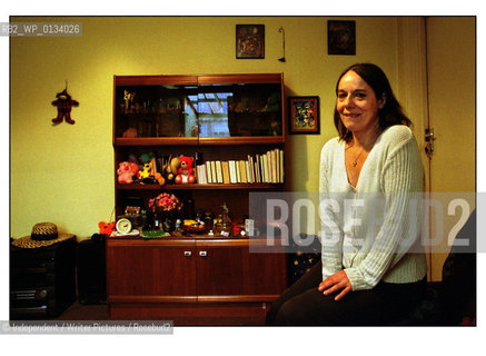 Sylvia Smith  author in her front room in Leytonstone  ..copyright©Independent/Writer Pictures/Rosebud2