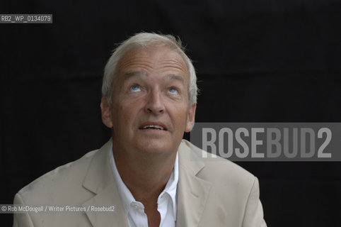 Jon Snow, The Edinburgh International Book Festival 2005..Copyright©Rob McDougall/Writer Pictures/Rosebud2