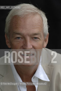 Jon Snow, The Edinburgh International Book Festival 2005..Copyright©Rob McDougall/Writer Pictures/Rosebud2