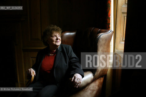 Muriel Spark author at the Edinburgh Book Festival 2004. CREDIT Geraint Lewis
©Writer Pictures/Rosebud2