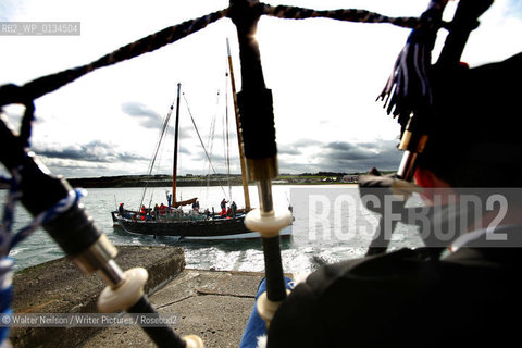 The poetry boat being piped into harbour at The Stanza Poetry Festival in St Andrews, Fife..Copyright©Walter Neilson/Writer Pictures/Rosebud2