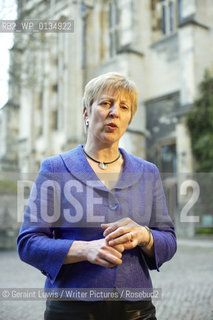Julie Summers ,author and historian at the Oxford Literary Festival at Christchurch College Oxford. The writer of Stranger in the House,Womens Stories of Men Returning from the War...copyright©Geraint Lewis/Writer Pictures/Rosebud2