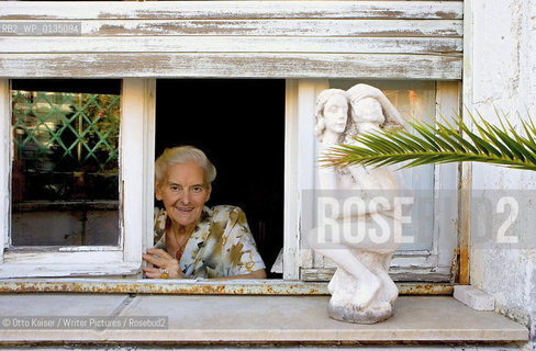 Zsuzsa Szonyi Hungarian author, daughter of the great Hungarian painter Istvan Szonyi.  Photograped in Rome where she now lives..©Otto Kaiser/Writer Pictures/Rosebud2