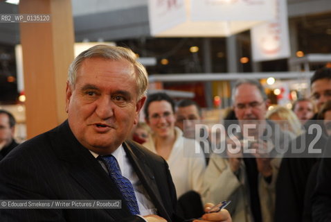 Image ID:  .Jean-Pierre Raffarin.Paris Bookfair 2007 .Writer of La dernière marche : Lettre à Nicolas Sarkozy..Copyright©Edouard Smekens/Writer Pictures/Rosebud2