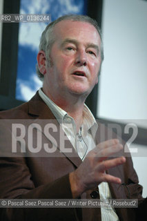 British childrens writer David Almond, author of Skellig and The Fire Eaters at the Edinburgh International Book Festival 2005..Copyright©Pascal Saez.Pascal Saez/Writer Pictures/Rosebud2