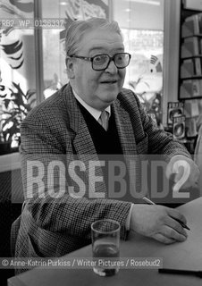 Kingsley Amis.Copyright©Anne-Katrin Purkiss/Writer Pictures/Rosebud2