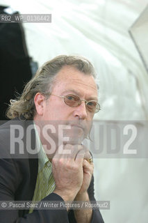 Journalist and writer Jon Lee Anderson at the Edinburgh International Book Festival 2005. He is a staff writer for the New Yorker and the author of The Lions Grave:Dispatches from Afghanistan and The Fall of Baghdad..©.Pascal Saez/Writer Pictures/Rosebud2