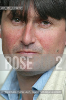 British writer and poet Simon Armitage, author of The White Stuff at the Edinburgh International Book Festival 2004..Copyright©Pascal Saez.Pascal Saez/Writer Pictures/Rosebud2