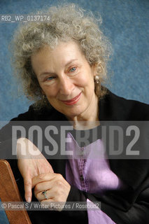 27 August 2005-Edinburgh, UK- Canadian writer Margaret Atwood, author of novels such as  Alias Grace, The Handmaids Tale and Cats Eye, which have all been shortlisted for the Booker Prize for Fiction. The Blind Assassin was successful in winning this prize in 2000..Her latest book is curious pursuits..Here at the Edinburgh International Book Festival...Copyright©Pascal S/Writer Pictures/Rosebud2