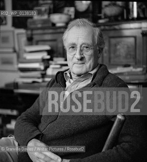 Nicholas Barker bibliographer pictured at home in 2003..copyright©Granville Davies/Writer Pictures/Rosebud2