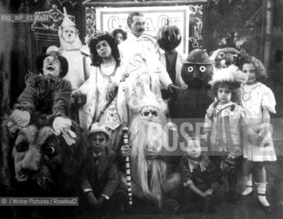 A picture from the centenary edition of The Wizard of Oz showing the author L. Frank Baum surrounded by the characters in the Fairylogue and Radio-Plays, 1908..copyright©/Writer Pictures/Rosebud2