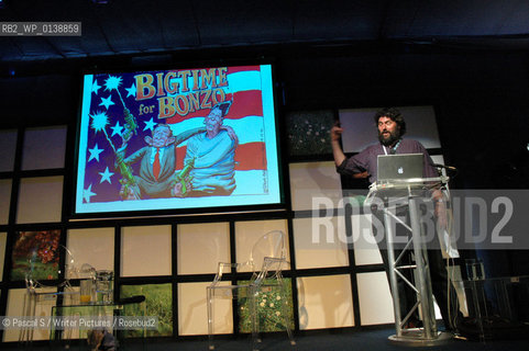 20 August 2005-Edinburgh,UK- British cartoonist Steve Bell. Steve Bells acclaimed political satire work appears regularly in the daily newspaper The Guardian.Here at the Edinburgh International Book Festival 2005..Copyright©Pascal S/Writer Pictures/Rosebud2
