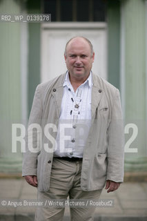 Louis de Bernieres at the Wigtown Book Festival, 2007.copyright©Angus Bremner/Writer Pictures/Rosebud2