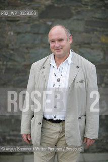 Louis de Bernieres at the Wigtown Book Festival, 2007.copyright©Angus Bremner/Writer Pictures/Rosebud2