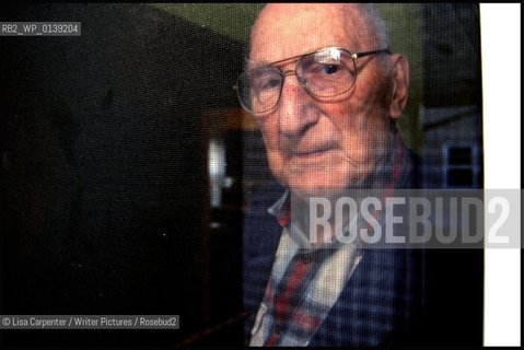 Harry Bernstein..copyright©Lisa Carpenter/Writer Pictures/Rosebud2