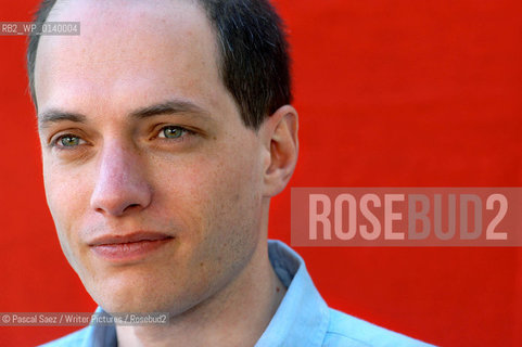  Writer and philosopher Alain de Botton (the Art of Travel, Status Anxiety) at the Edinburgh International Book Festival 2003..©Pascal Saez/Writer Pictures/Rosebud2