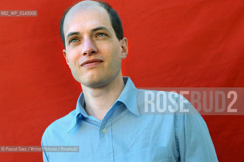  Writer and philosopher Alain de Botton (the Art of Travel, Status Anxiety) at the Edinburgh International Book Festival 2003..©Pascal Saez/Writer Pictures/Rosebud2