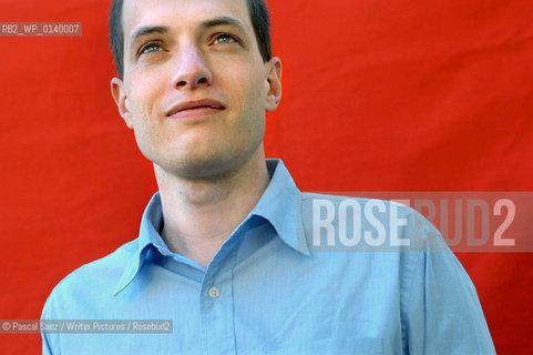  Writer and philosopher Alain de Botton (the Art of Travel, Status Anxiety) at the Edinburgh International Book Festival 2003..©Pascal Saez/Writer Pictures/Rosebud2