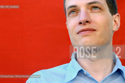  Writer and philosopher Alain de Botton (the Art of Travel, Status Anxiety) at the Edinburgh International Book Festival 2003..©Pascal Saez/Writer Pictures/Rosebud2