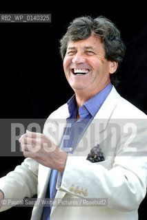 14 august 2004 - Edinburgh, UK - British broadcaster, writer and novelist Melvyn Bragg.at the Edinburgh International Book festival 2004..©Pascal Saez/Writer Pictures/Rosebud2