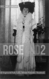 Frances Hodgson Burnett, full-length portrait, standing in profile circa 1908. English? American playwright and author. Best known for her childrens stories  ..copyright©Virginia M Prall/LOC/Writer Pictures/Rosebud2