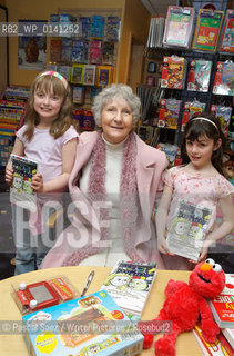 Berwyn Butler, childrens author based in Austin, Texas..Author of Dinky the Doorknob, which is set in Wick in Scotland..Pictured here at Borders Books in Edinburgh..May 05, 2006..Copyright©Pascal Saez/Writer Pictures/Rosebud2