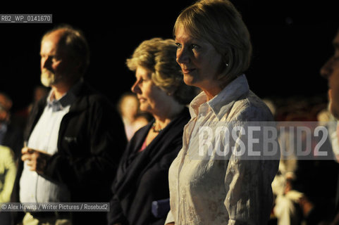 Francis Hamilton introduces the 2009 Festival while the audience looks on..Copyright©Alex Hewitt/Writer Pictures/Rosebud2