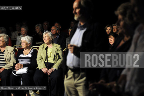 Francis Hamilton introduces the 2009 Festival while the audience looks on..Copyright©Alex Hewitt/Writer Pictures/Rosebud2