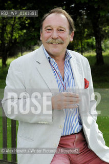 Charles Maclean at the Borders Book Festival 2009..Copyright©Alex Hewitt/Writer Pictures/Rosebud2