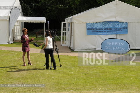 Kathy Lette interviewed for Radio Borders at the Borders Book Festival 2010..The festival runs from Thursday 17th June to Sunday 20th June.for further info please go to the website at www.bordersbookfestival.org or contact Nicky Stonehill on 07740 681 560 or nicky@stonehillsalt.co.uk..Copyright©Alex Hewitt/Writer Pictures/Rosebud2