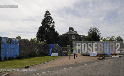 Members of the public at the Borders Book Festival 2010..The festival runs from Thursday 17th June to Sunday 20th June.for further info please go to the website at www.bordersbookfestival.org or contact Nicky Stonehill on 07740 681 560 or nicky@stonehillsalt.co.uk..Copyright©Alex Hewitt/Writer Pictures/Rosebud2
