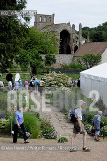 Members of the public queue for Shirley Williams at the Borders Book Festival 2010..The festival runs from Thursday 17th June to Sunday 20th June.for further info please go to the website at www.bordersbookfestival.org or contact Nicky Stonehill on 07740 681 560 or nicky@stonehillsalt.co.uk..Copyright©Alex Hewitt/Writer Pictures/Rosebud2