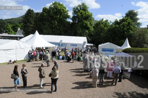 Members of the public queue foran event at the Borders Book Festival 2010..The festival runs from Thursday 17th June to Sunday 20th June.for further info please go to the website at www.bordersbookfestival.org or contact Nicky Stonehill on 07740 681 560 or nicky@stonehillsalt.co.uk..Copyright©Alex Hewitt/Writer Pictures/Rosebud2