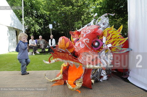 Members of the public at the Borders Book Festival 2010..The festival runs from Thursday 17th June to Sunday 20th June.for further info please go to the website at www.bordersbookfestival.org or contact Nicky Stonehill on 07740 681 560 or nicky@stonehillsalt.co.uk..Copyright©Alex Hewitt/Writer Pictures/Rosebud2