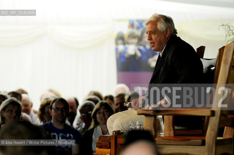 John Simpson at the Borders Book Festival 2010..The festival runs from Thursday 17th June to Sunday 20th June.for further info please go to the website at www.bordersbookfestival.org or contact Nicky Stonehill on 07740 681 560 or nicky@stonehillsalt.co.uk..Copyright©Alex Hewitt/Writer Pictures/Rosebud2