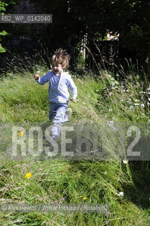 John Simpson at the Borders Book Festival 2010..The festival runs from Thursday 17th June to Sunday 20th June.for further info please go to the website at www.bordersbookfestival.org or contact Nicky Stonehill on 07740 681 560 or nicky@stonehillsalt.co.uk..Copyright©Alex Hewitt/Writer Pictures/Rosebud2