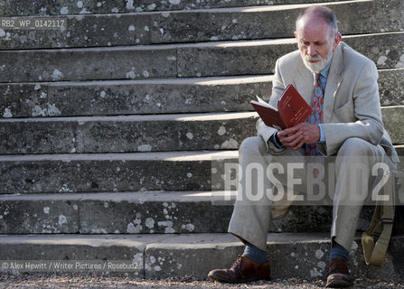 A reader sits on the steps of Harmony House at the Borders Book Festival 2010..The festival runs from Thursday 17th June to Sunday 20th June.for further info please go to the website at www.bordersbookfestival.org or contact Nicky Stonehill on 07740 681 560 or nicky@stonehillsalt.co.uk..Copyright©Alex Hewitt/Writer Pictures/Rosebud2