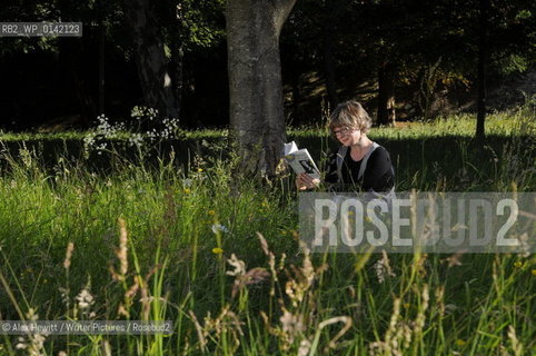 A member of the public enjoys the shade at the Borders Book Festival 2010..The festival runs from Thursday 17th June to Sunday 20th June.for further info please go to the website at www.bordersbookfestival.org or contact Nicky Stonehill on 07740 681 560 or nicky@stonehillsalt.co.uk..Copyright©Alex Hewitt/Writer Pictures/Rosebud2