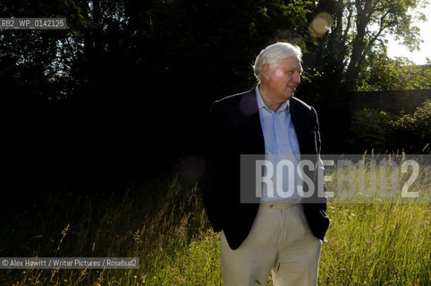 John Simpson at the Borders Book Festival 2010..The festival runs from Thursday 17th June to Sunday 20th June.for further info please go to the website at www.bordersbookfestival.org or contact Nicky Stonehill on 07740 681 560 or nicky@stonehillsalt.co.uk..Copyright©Alex Hewitt/Writer Pictures/Rosebud2