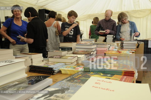 Members of the public at the Borders Book Festival 2010..The festival runs from Thursday 17th June to Sunday 20th June.for further info please go to the website at www.bordersbookfestival.org or contact Nicky Stonehill on 07740 681 560 or nicky@stonehillsalt.co.uk..Copyright©Alex Hewitt/Writer Pictures/Rosebud2