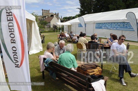 Members of the public at the Borders Book Festival 2010..The festival runs from Thursday 17th June to Sunday 20th June.for further info please go to the website at www.bordersbookfestival.org or contact Nicky Stonehill on 07740 681 560 or nicky@stonehillsalt.co.uk..Copyright©Alex Hewitt/Writer Pictures/Rosebud2